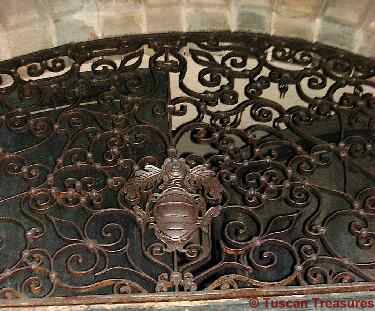 Ironwork in Cortona (Tommasi stemma)